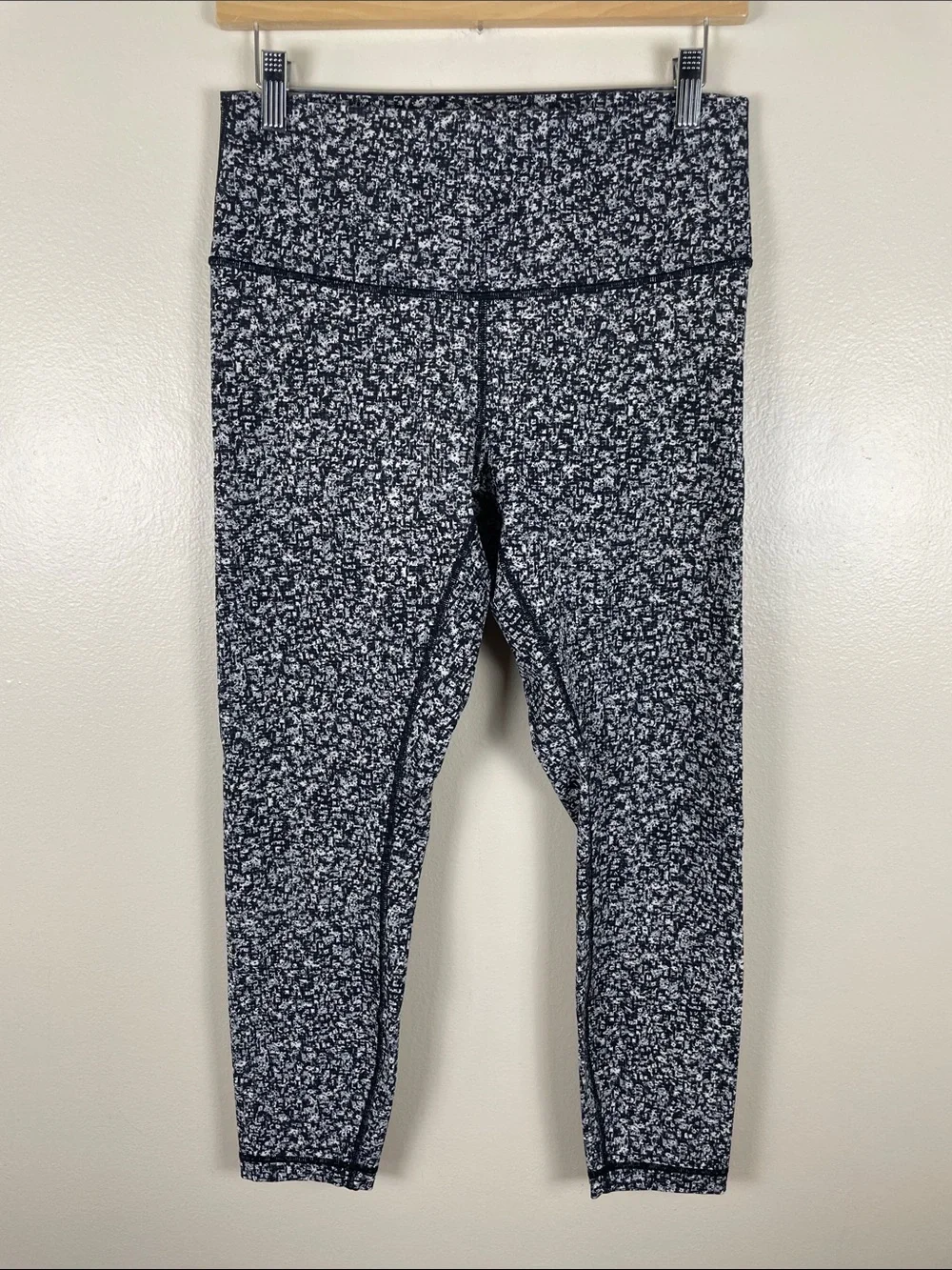 lululemon athletica Black & Grey Speckled Leggings. Size 10 - Picture 1 of 6